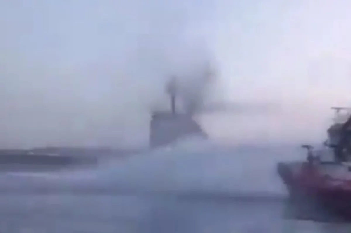 Транзит судов через пролив Дарданеллы остановили из-за пожара на сухогрузе