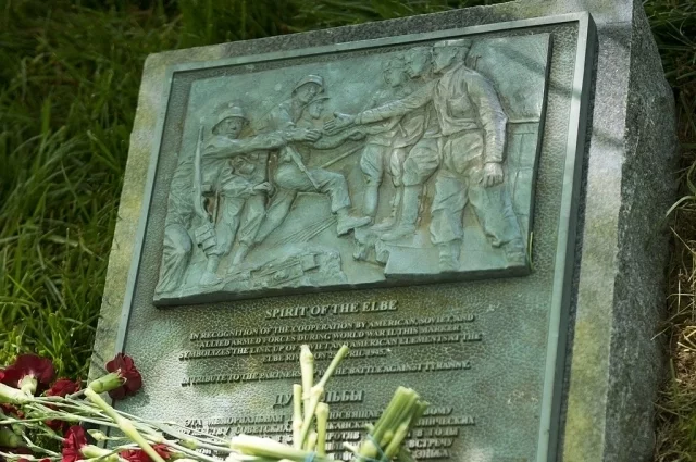 Мемориал «Дух Эльбы» на Арлингтонском кладбище. 