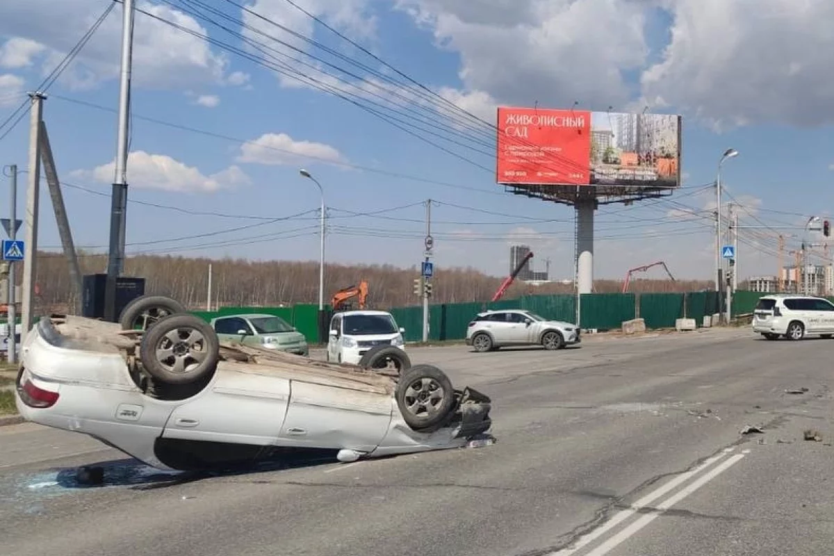 В Хабаровске водитель Toyota устроил тройное ДТП и опрокинул авто на крышу  | АиФ Хабаровск