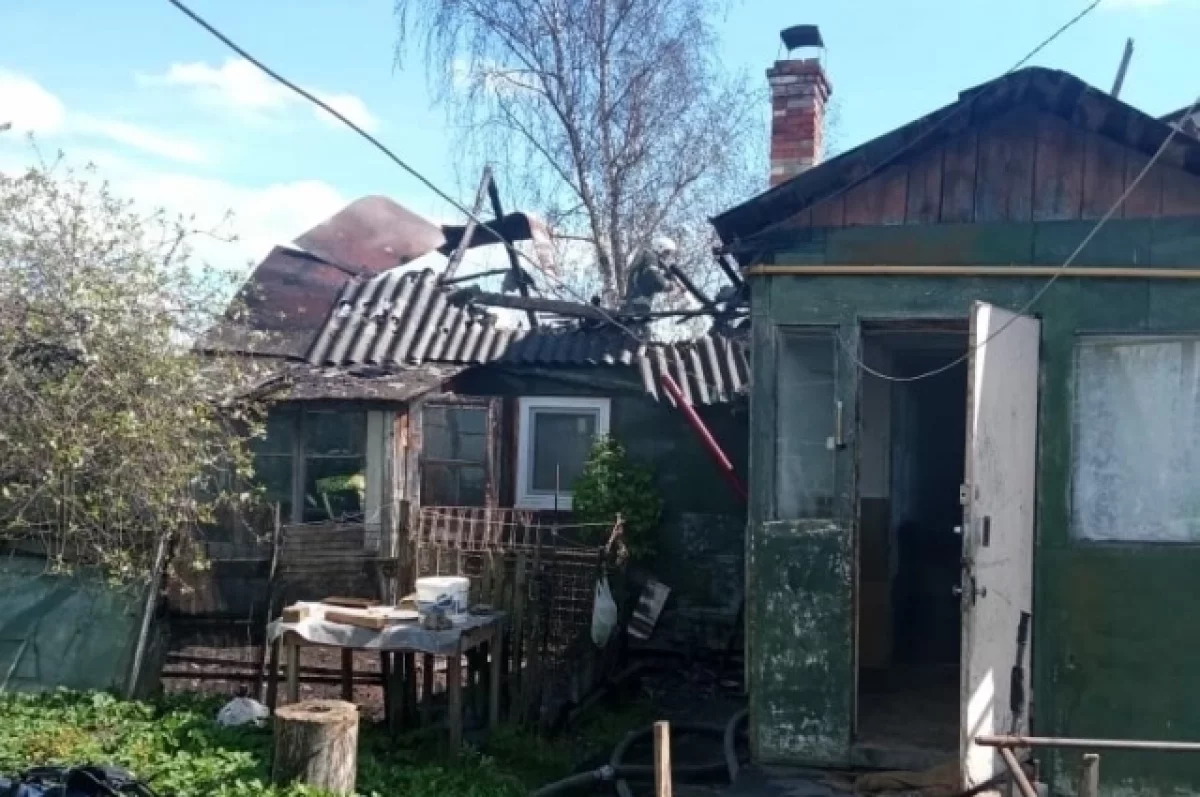 Пожилой мужчина получил ожоги на пожаре в Белорусском переулке в Брянске