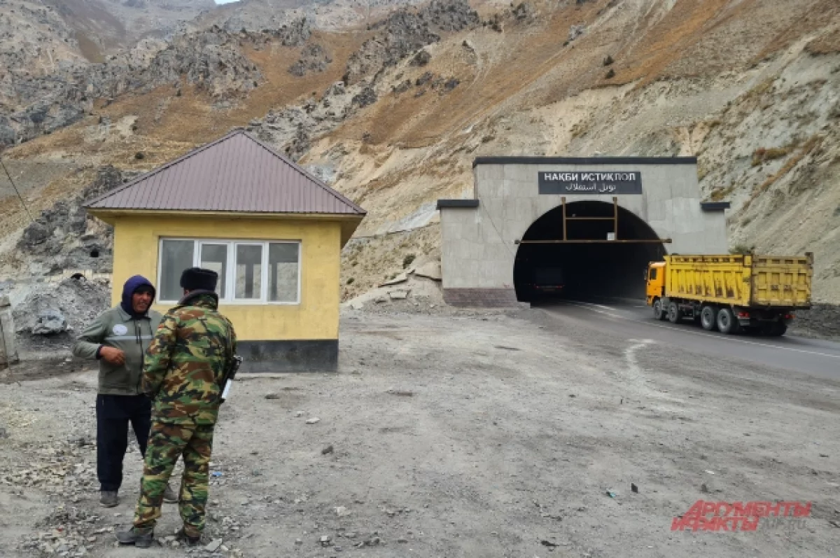 МИД Таджикистана: гражданам страны массово отказывают во въезде в Россию