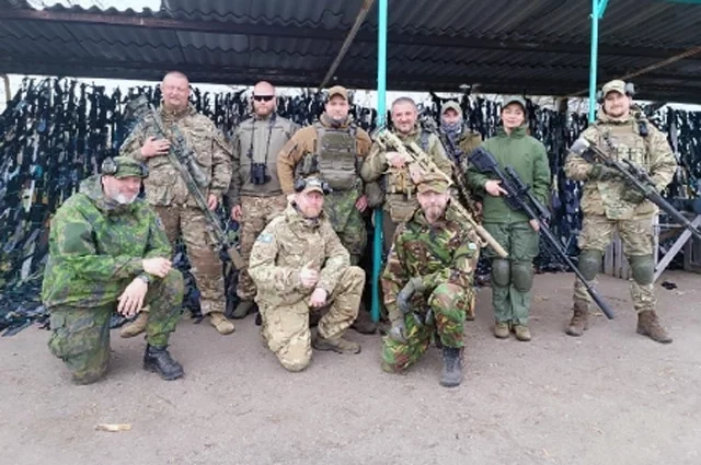 Финские офицеры разместились на базе подготовки снайперов в Харьковской области.