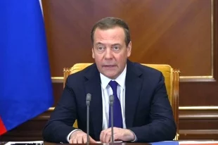 Медведев предложил ввести закон о конфискации активов недружественных стран