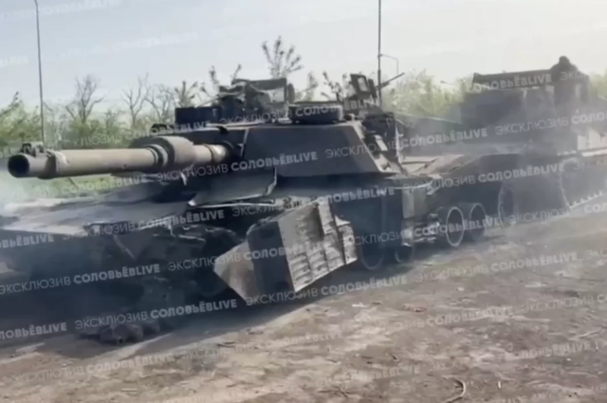 Для эвакуации подбитого в зоне СВО танка Abrams понадобились две БРЭМ0