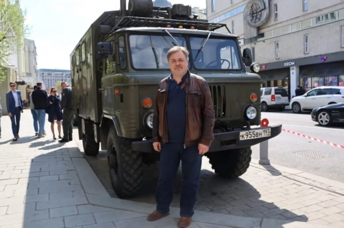 Звезда сериала Папины дочки Леонов отправил санитарную машину в ДНР