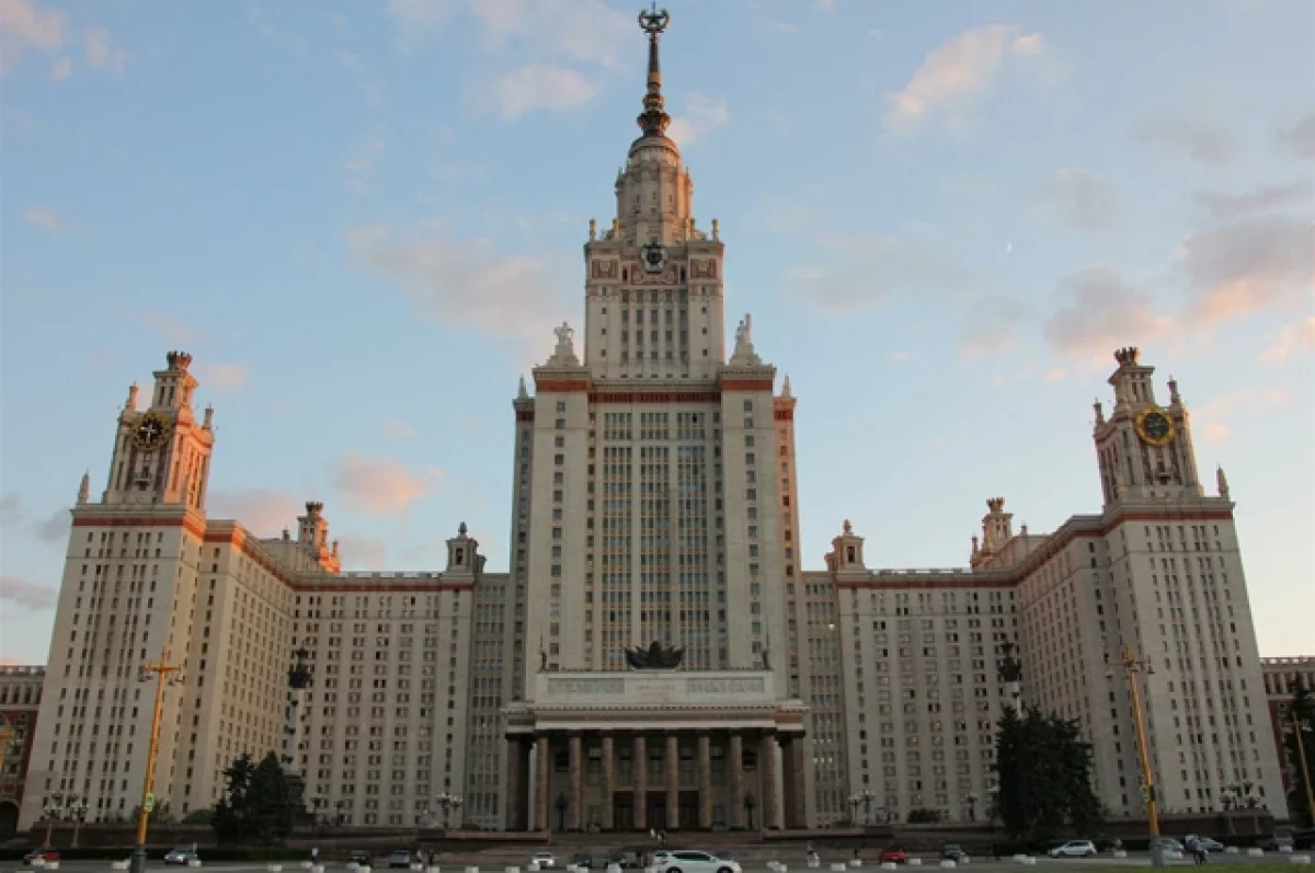 Призывал бомбить Москву. Украинского студента МГУ обязали покинуть Россию