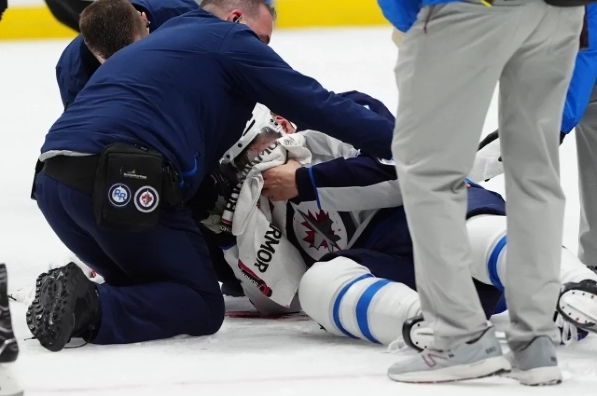 Хоккеист Наместников попал в больницу после попадания шайбы в голову