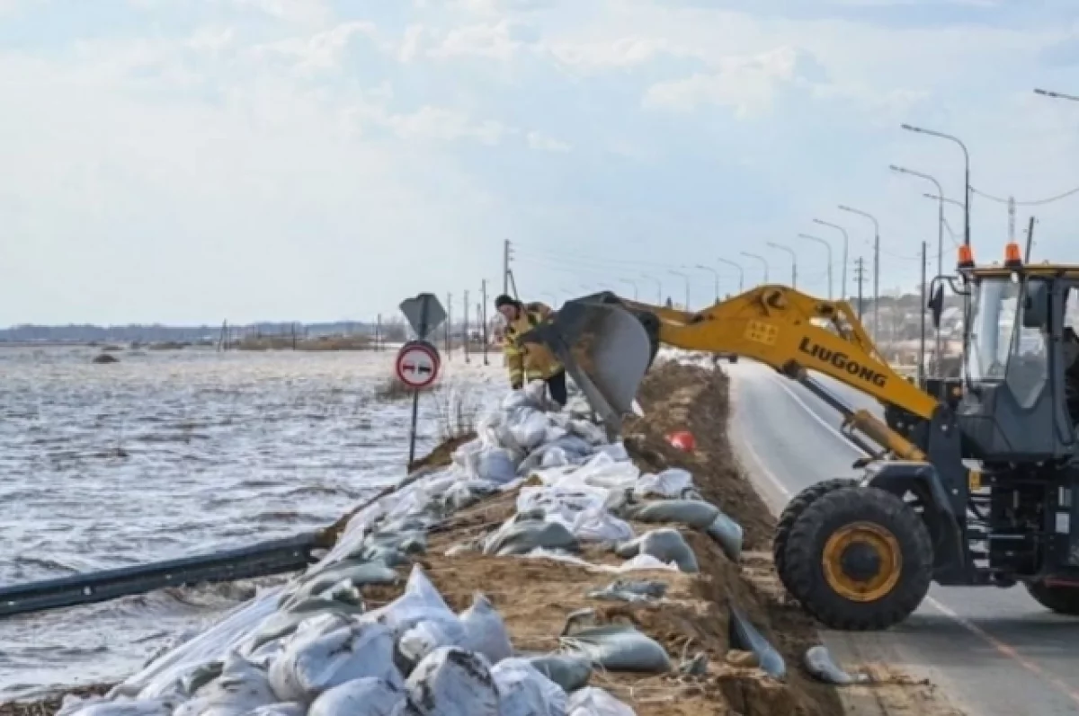 Пробки на 60 км растянулись на трассе Тюмень - Омск после паводка