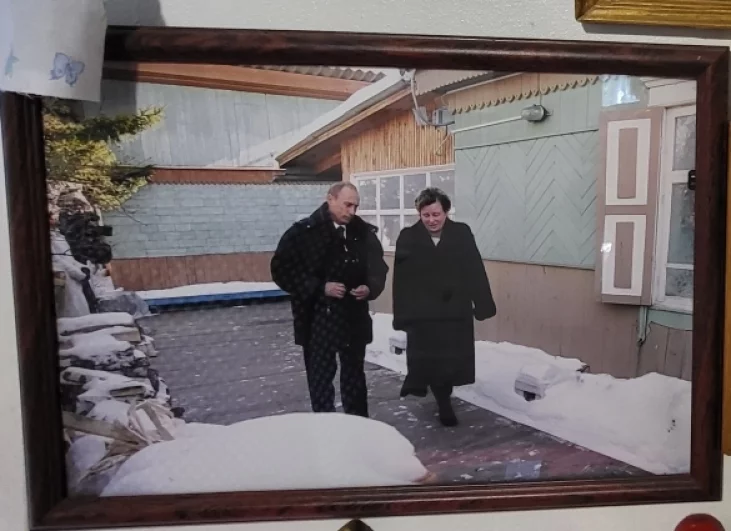 Президент России Владимир Путин приезжал в Овсянку уже после смерти писателя, зимой 2004 года.