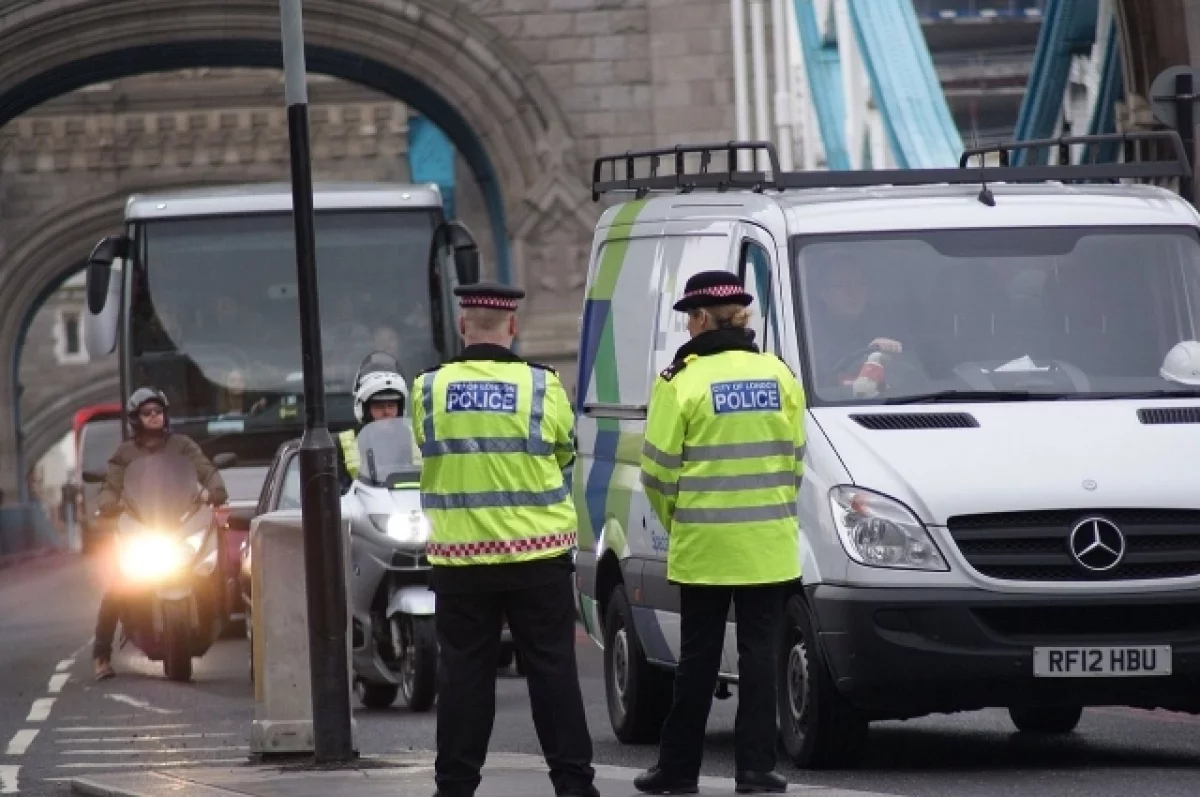 В Лондоне пятерых человек госпитализировали после нападения мужчины с мечом