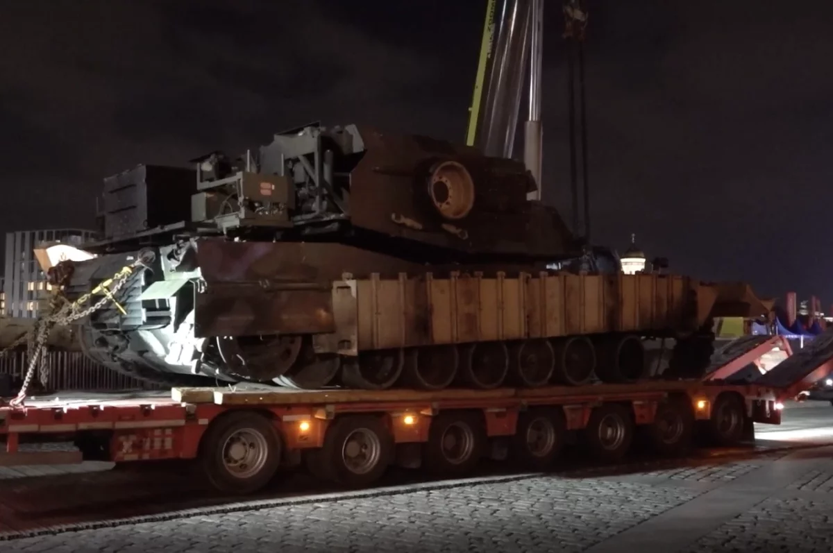 На выставку трофейной техники в Москве доставили танк M1 Abrams0