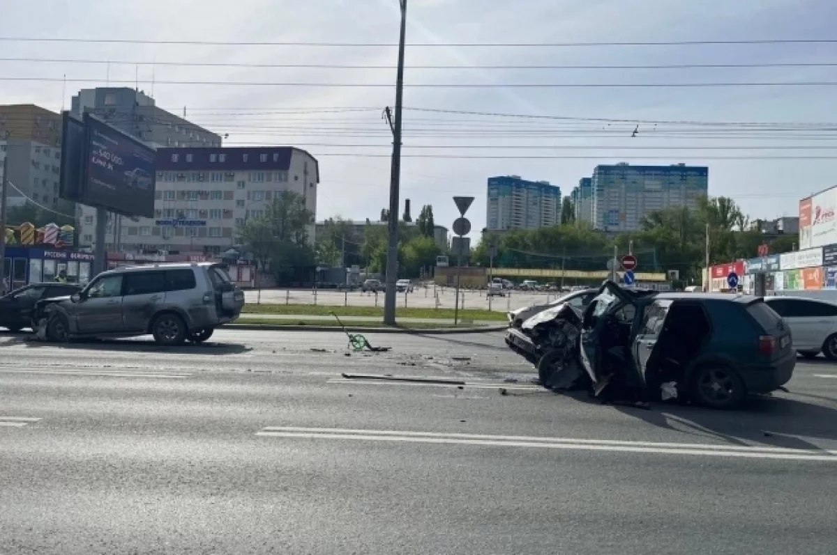 Таран на Московском: немец и японец сошлись в лобовую | АиФ Самара