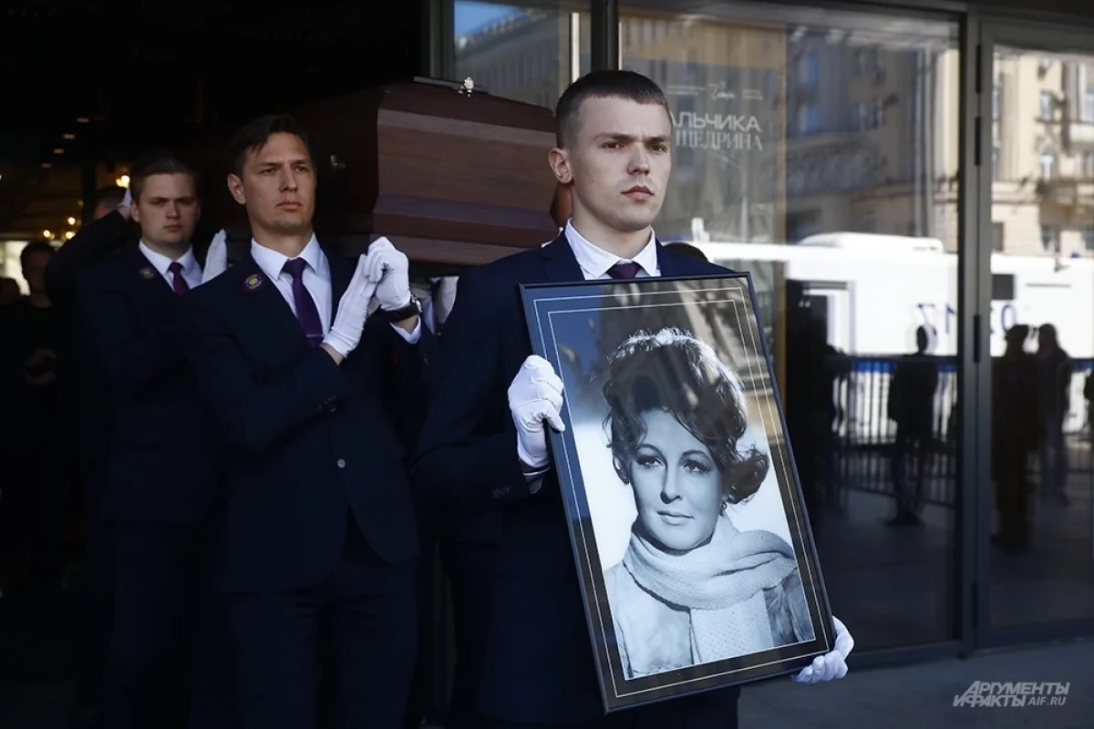 Актрису театра и кино Зою Зелинскую похоронили на Троекуровском кладбище