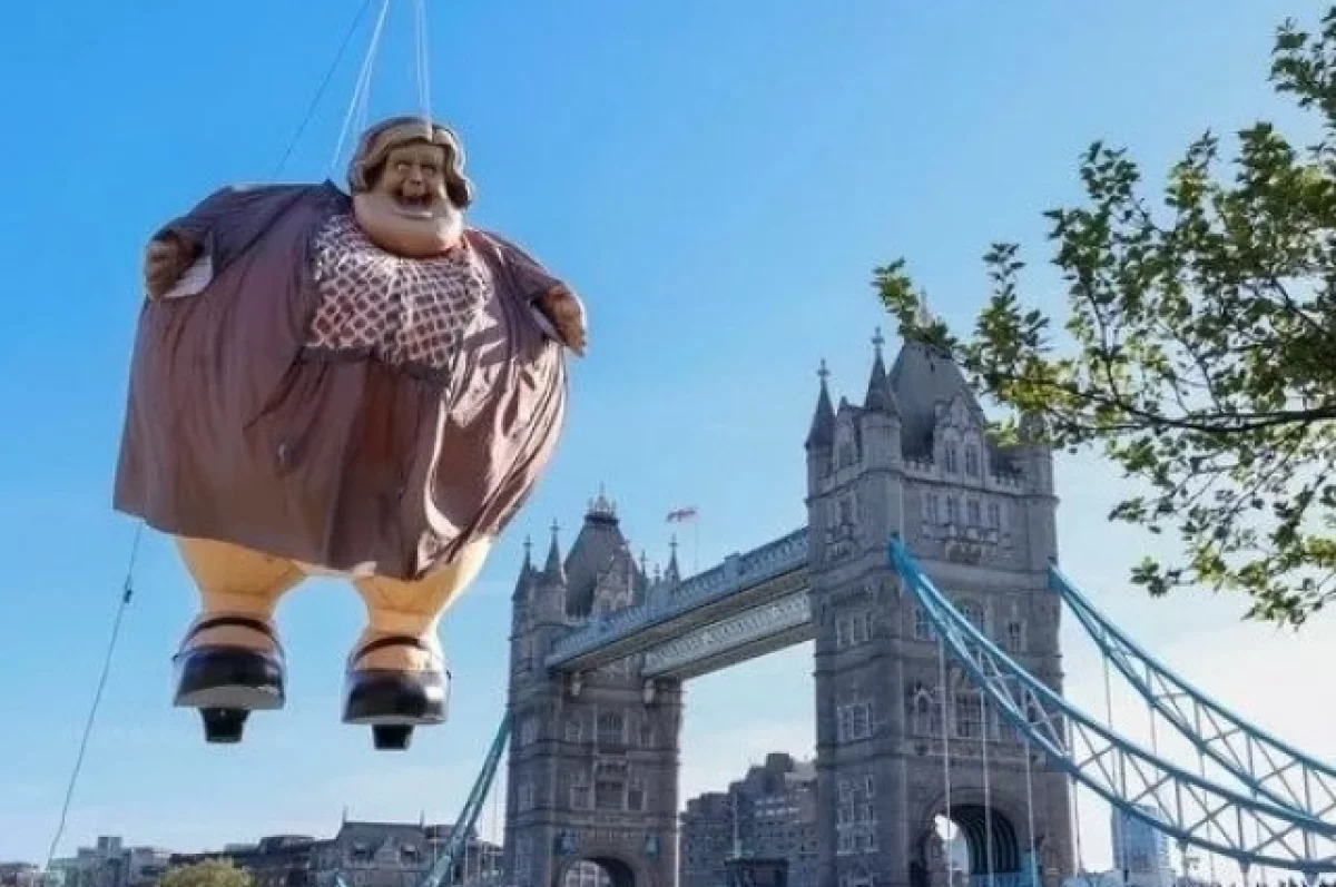 Над Лондоном пролетела гигантская тётушка Мардж из Гарри Поттера