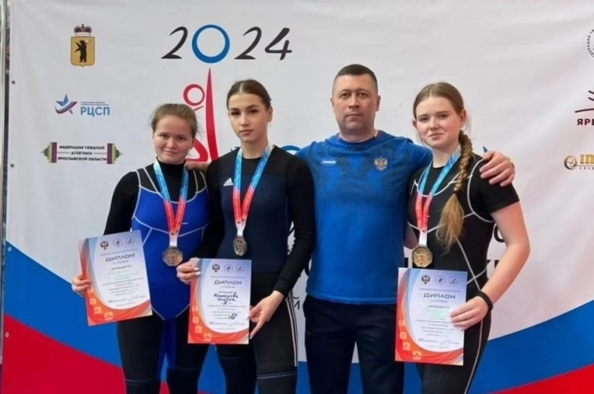 Тяжелоатлеты из брянской СШОР Сталь завоевали 4 медали на первенстве ЦФО