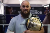 Чемпион Гран-при Hardcore FC в супертяжелом весе Александр «Воля» Коломыцев.