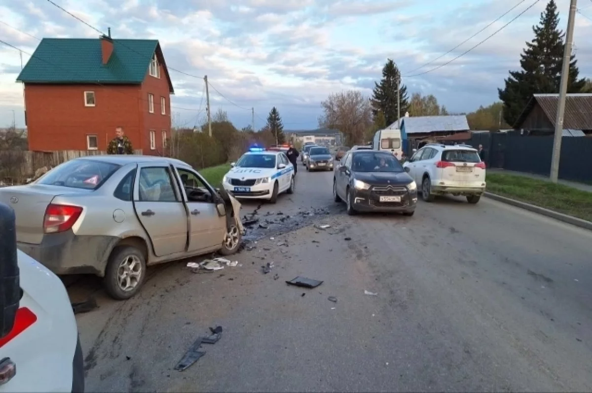 В Екатеринбурге в ДТП пострадали четыре человека | АиФ Урал