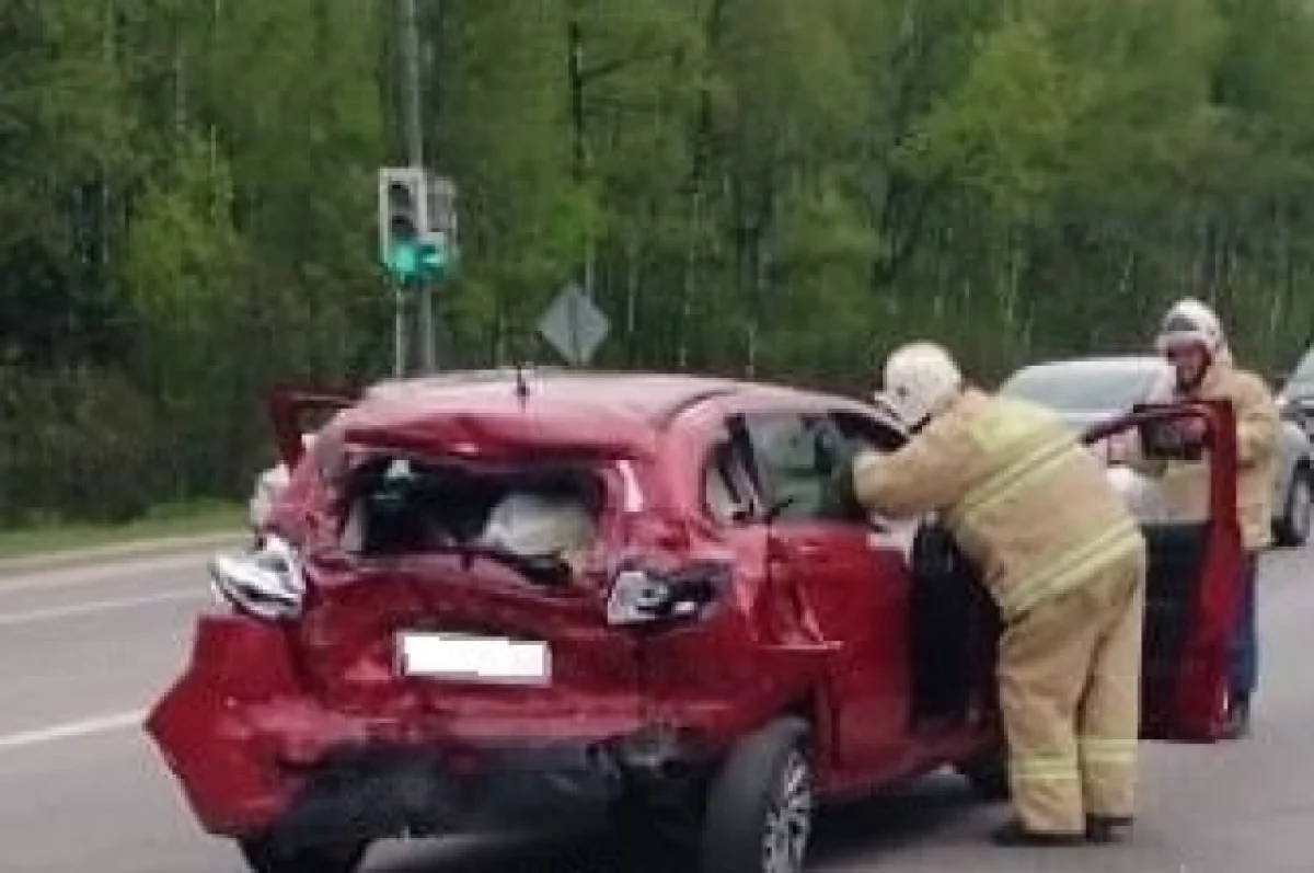 В Обнинске несколько человек пострадало в столкновении легковушки и фуры |  АиФ Калуга