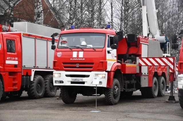  В Сосногорске на площади имени Юрия Гагарина прошёл показ пожарно-спасательной техники. 