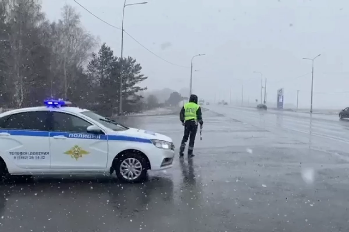 В Тюмени начался снегопад, на трассе в Ханты-Мансийск дежурит ГИБДД | АиФ  Тюмень