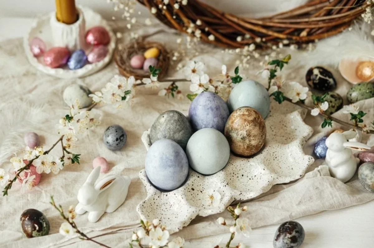 Соль не поможет. 9 полезных хитростей для окрашивания пасхальных яиц