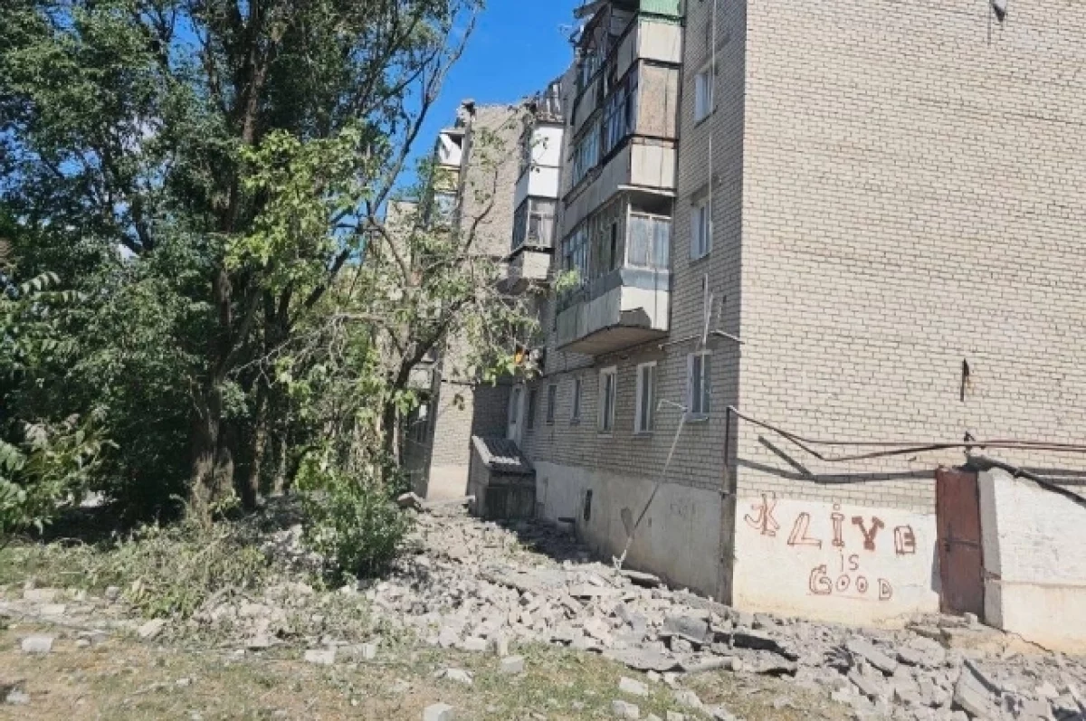 Шесть человек спасли после удара ВСУ по пятиэтажке в Токмаке