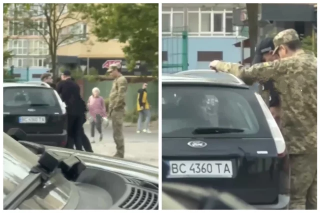 Oficiales de la oficina de registro y alistamiento militar agarran a personas en la calle en Lviv, Ucrania.