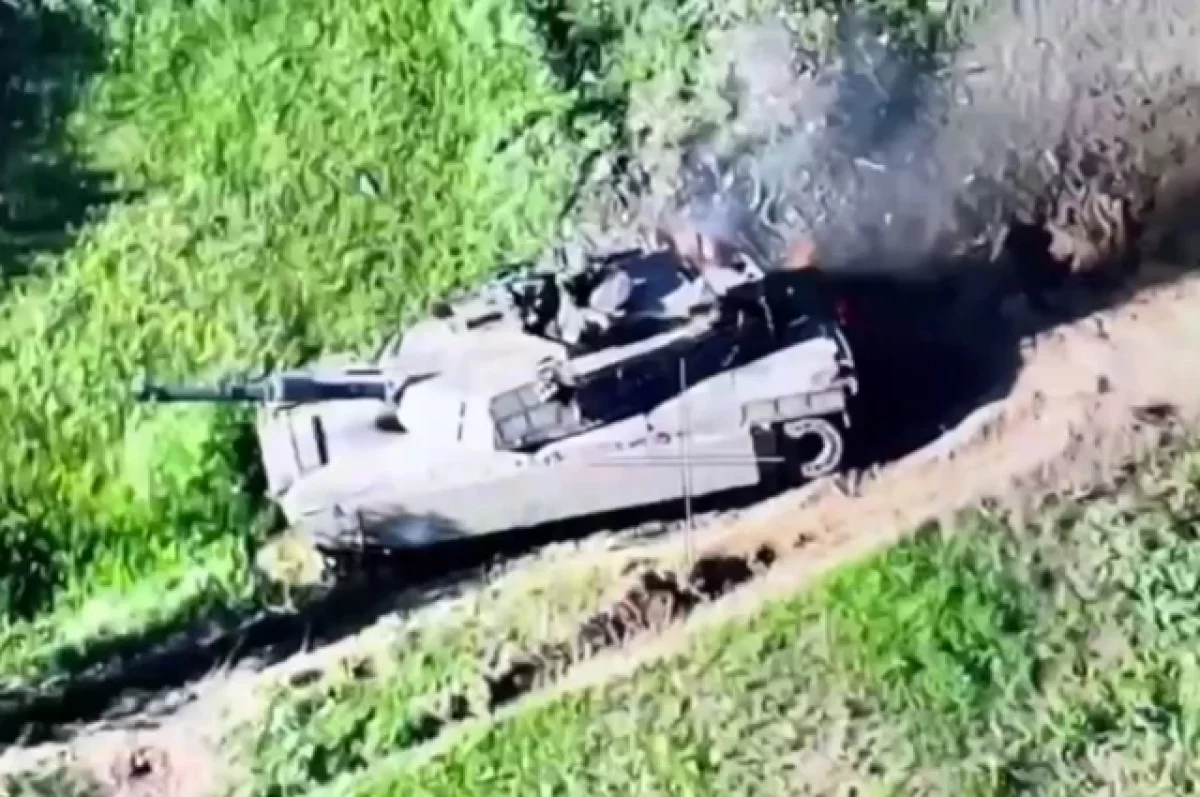 Опубликовано видео очередного сгоревшего танка Abrams ВСУ