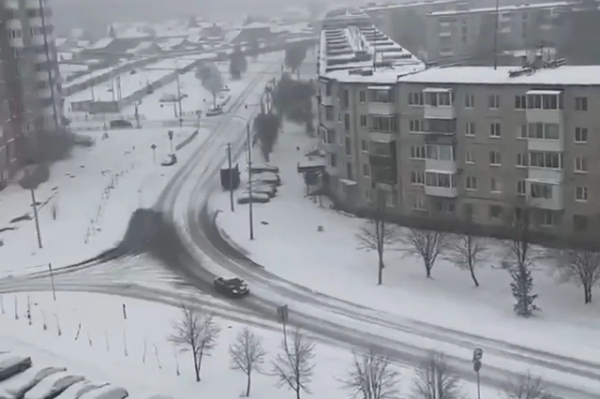 Снегопад обрушился на Свердловскую область