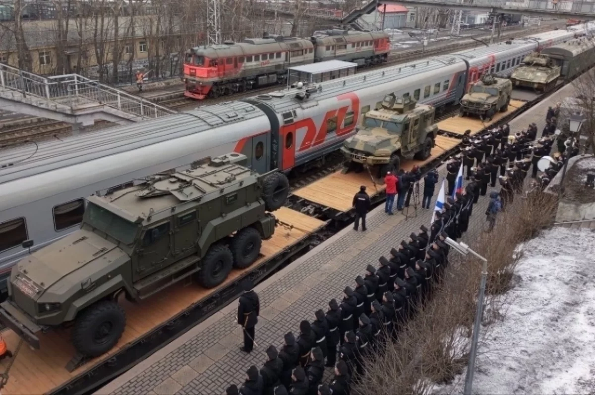 Агитационный поезд на одной из остановок по маршруту следования.