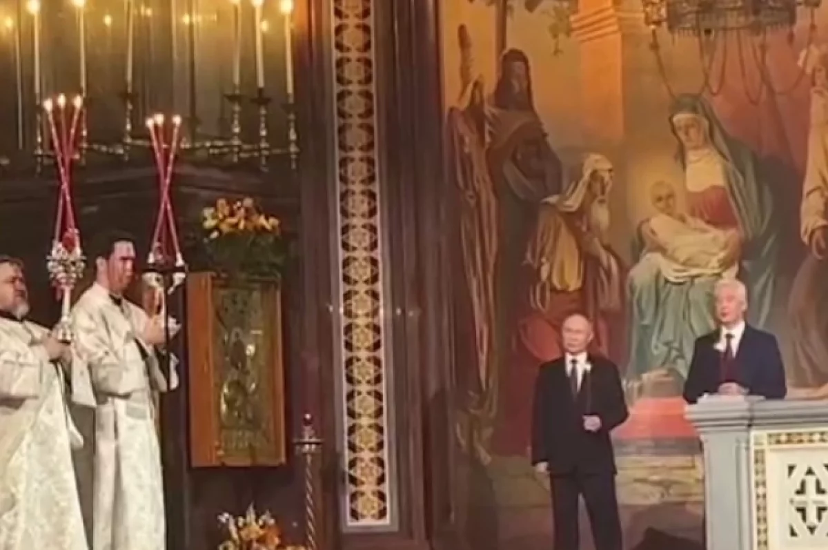 Путин приехал в храм Христа Спасителя на пасхальную службу