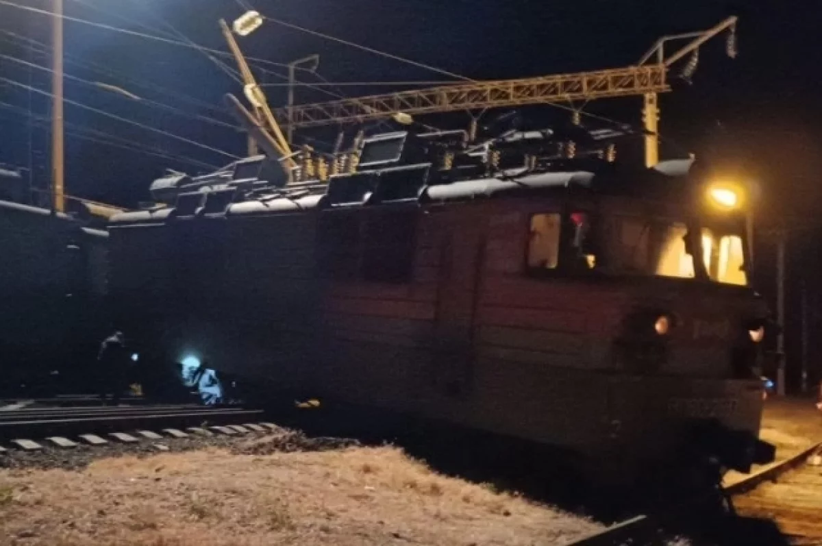 Из-за ЧП с электровозом в Ростовской области задерживаются 10 поездов