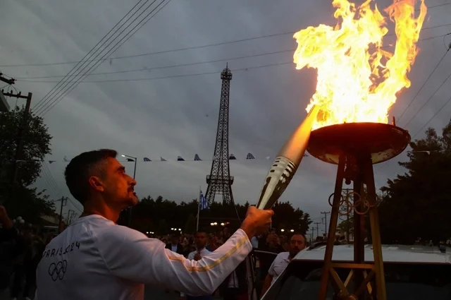 Церемония зажигания олимпийского факела в Греции
