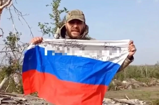 Российский флаг поднят над селом Кисловка в Харьковской области.