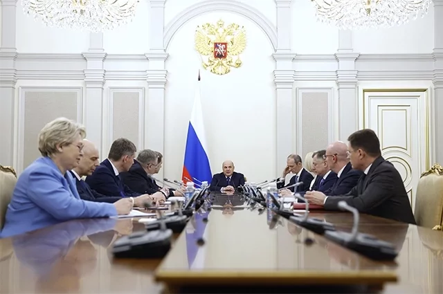 Председатель правительства РФ Михаил Мишустин проводит совещание.