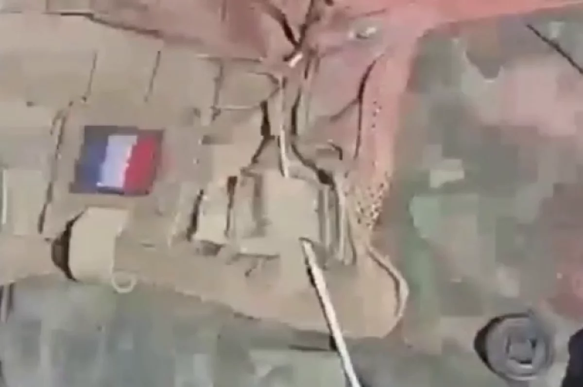 На теле ликвидированного в ЛНР наёмника нашли шевроны с флагом Франции