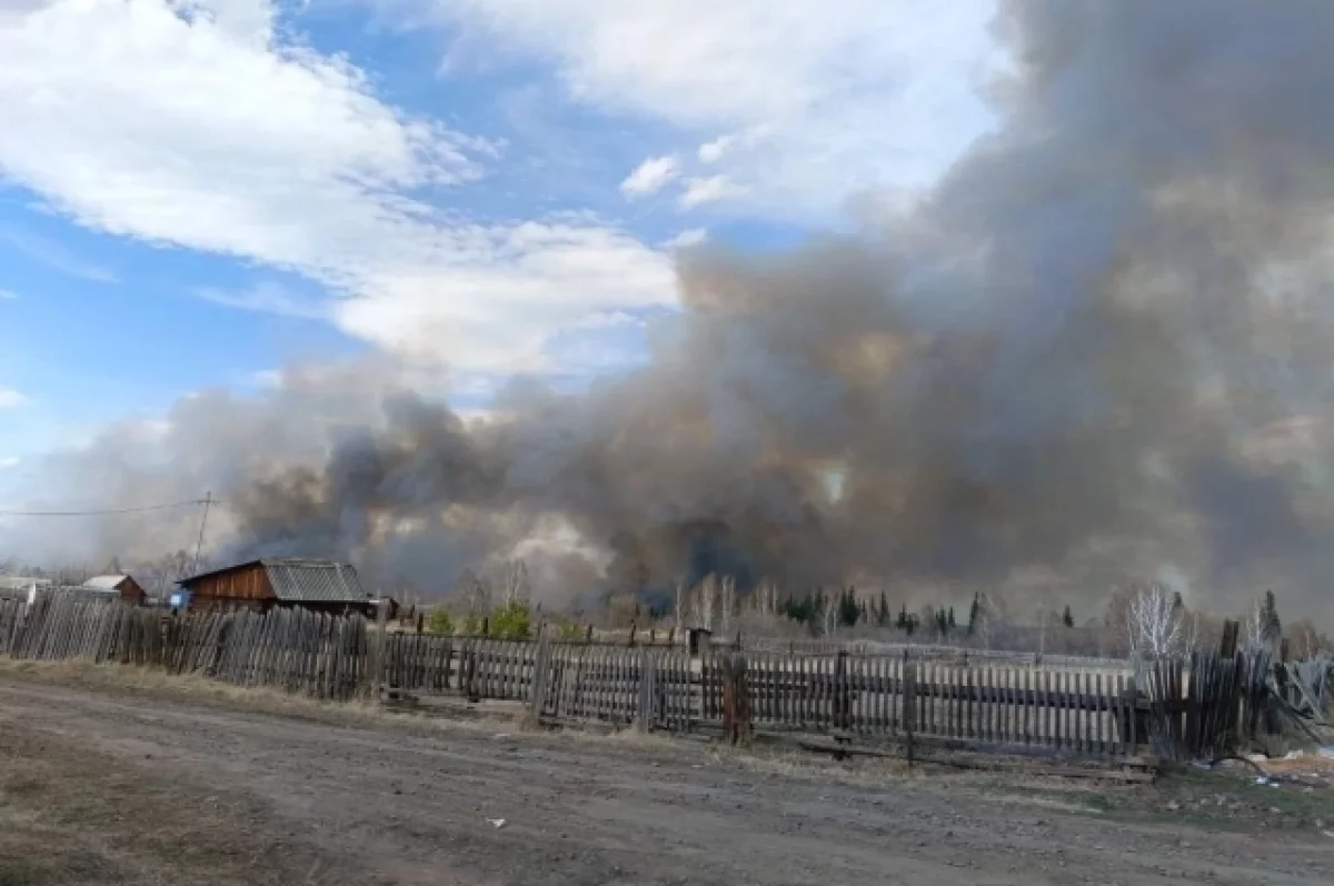 В Иркутской области ликвидировали крупный пожар в СНТ