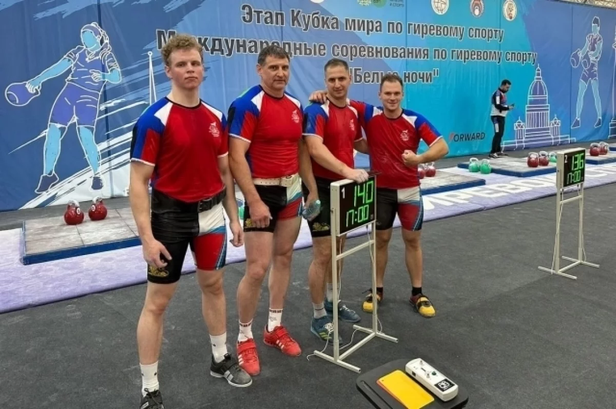 Брянские гиревики завоевали серебро на этапе Кубка мира в Санкт-Петербурге