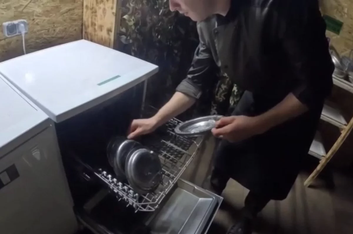 Тыловые подразделения ВС РФ в зоне СВО получили посудомоечные машины