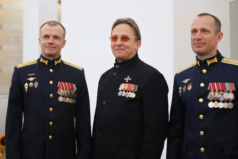 Актер и режиссер Иван Охлобыстин (в центре) перед церемонией инаугурации президента РФ Владимира Путина в Кремле.