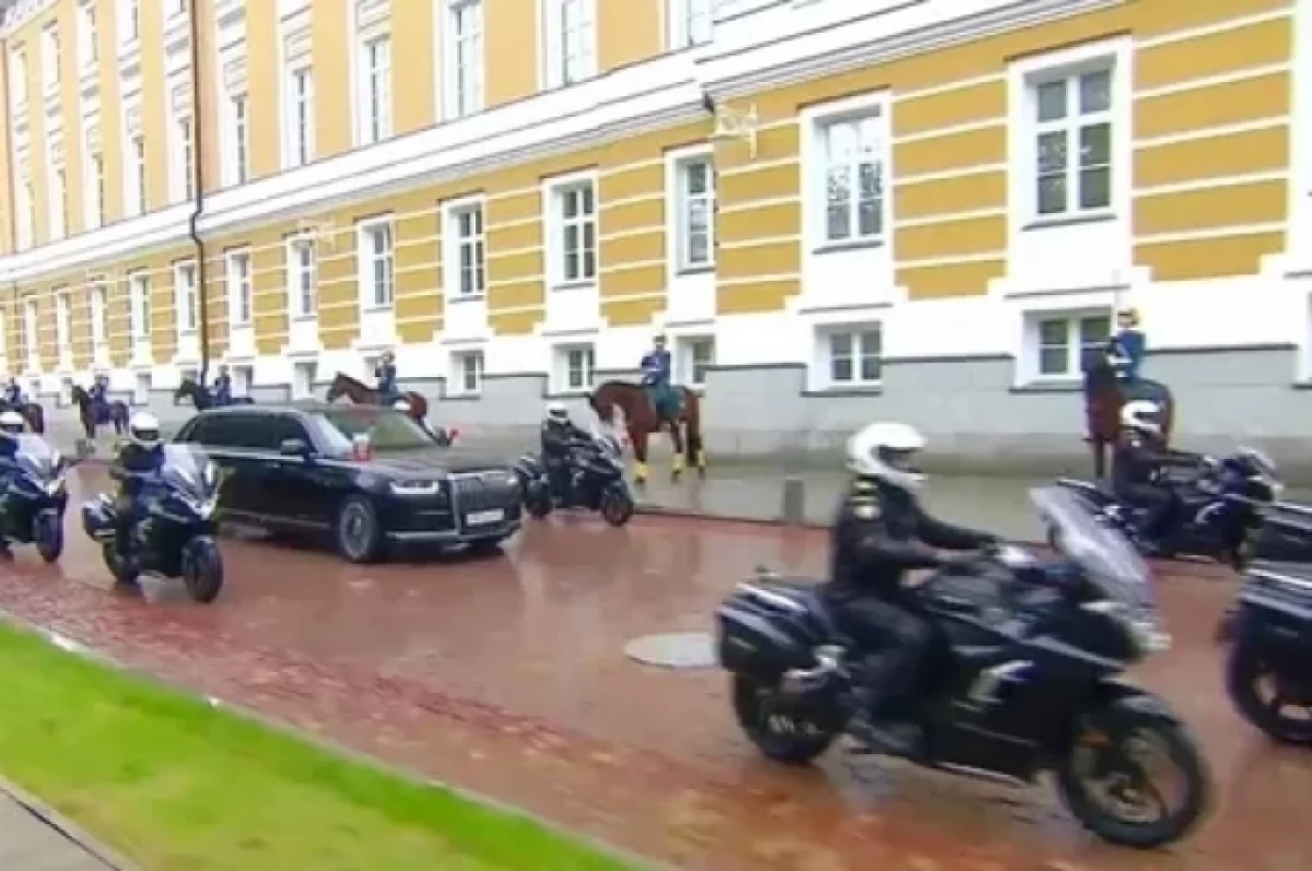 Мотоциклы Aurus впервые двигались в кортеже Путина во время инаугурации