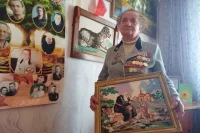 Надежда Петровна всегда любила вышивать картины – теперь они украшают её комнату