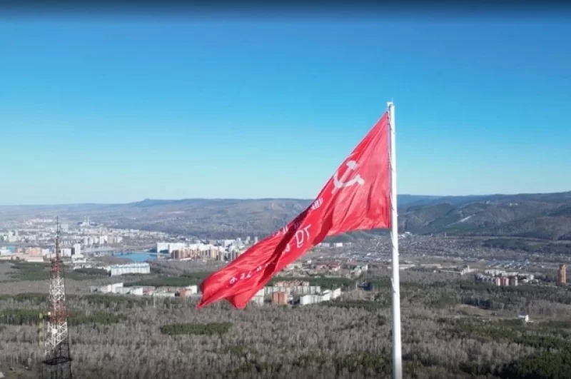 Теперь знамя Победы можно увидеть практически из любого района города.