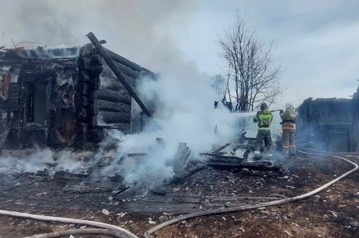 В Красноярском крае при пожаре в жилом доме погибли три человека | АиФ  Красноярск