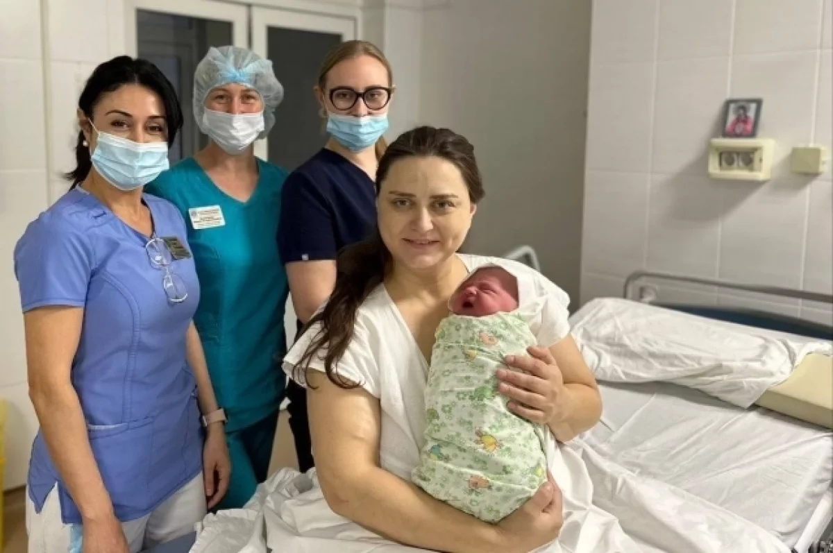 В Ростове 37-летняя женщина родила 10-го ребенка