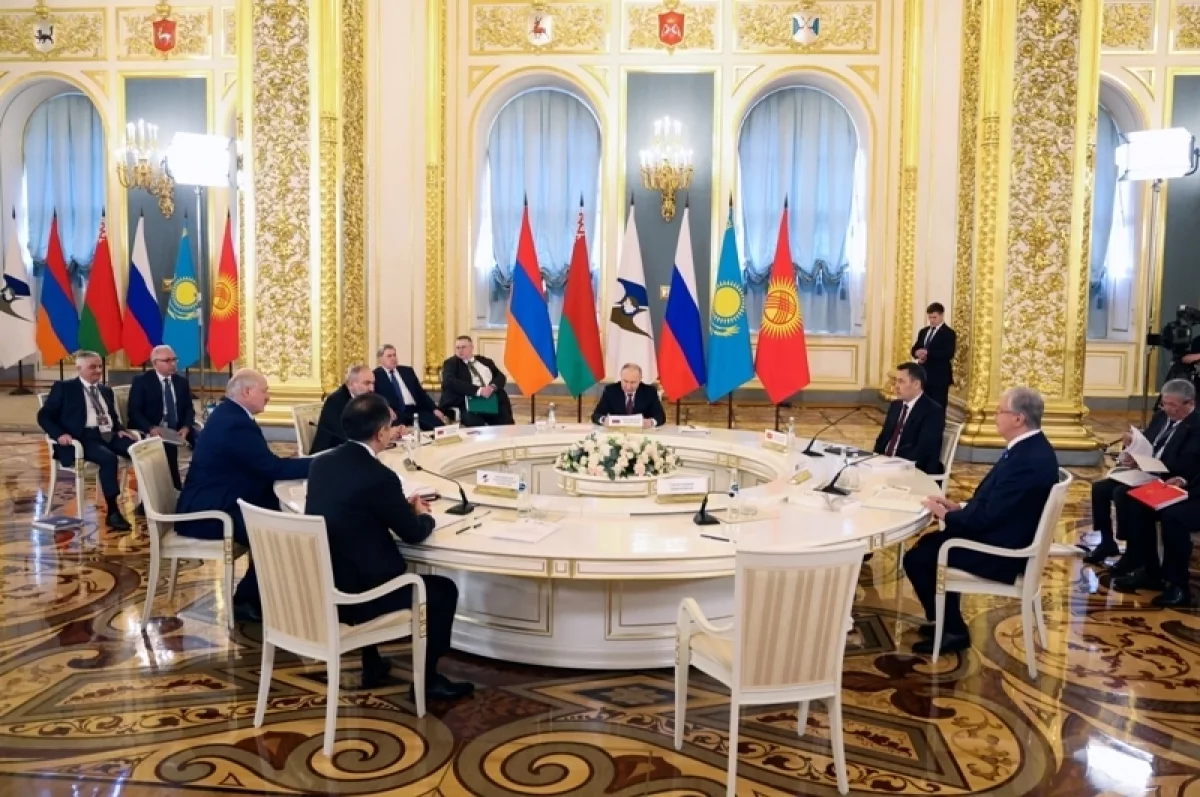 Не просто юбилейный, но рабочий. Путин открыл саммит ЕАЭС в Москве