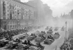 Парад Победы в Москве 24 июня 1945 года. Самоходные артиллерийские установки движутся к Красной площади по улице Горького. 