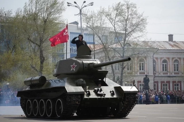 В Иркутске 9 мая состоялся торжественный парад, посвящённый Дню Победы.