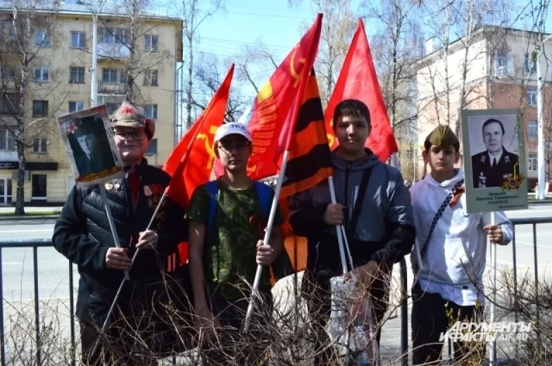 Много среди участников полка было молодежи. 