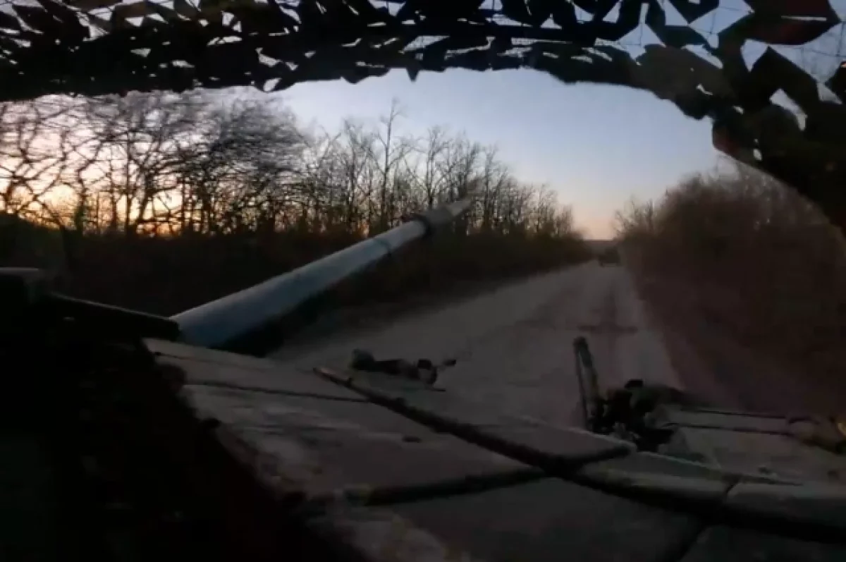 Украинские военные пытаются бежать с позиций в Красногоровке в ДНР0